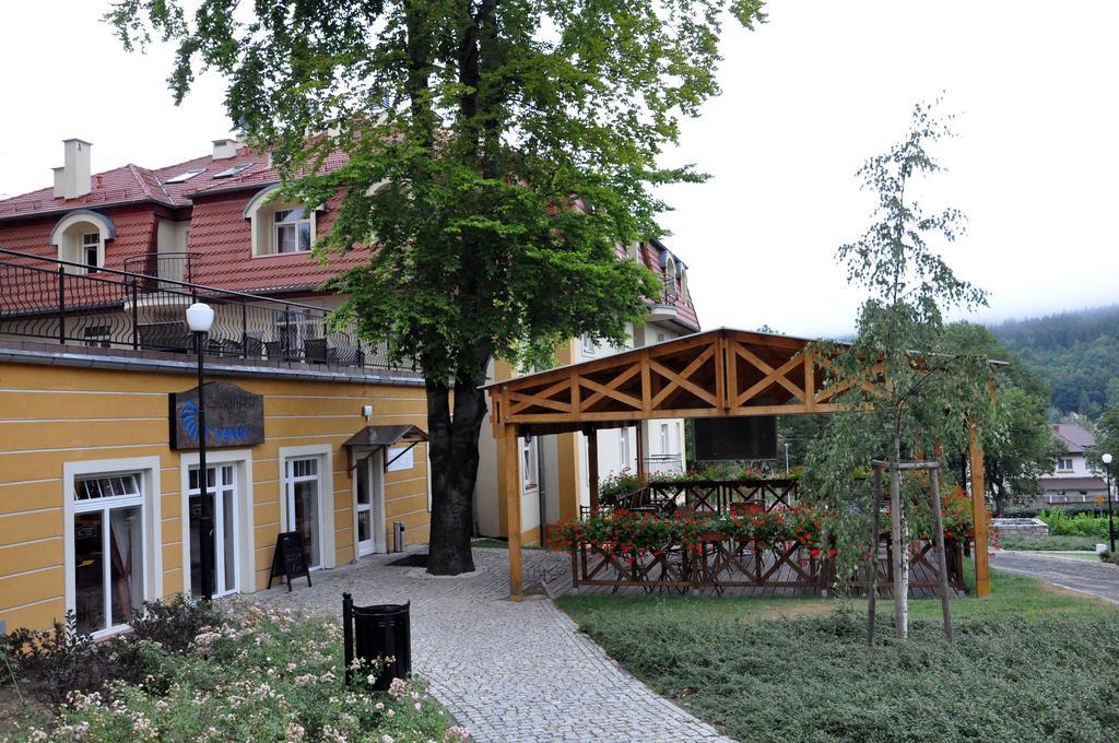 فندق Świeradów-Zdrójفي  Zdrojowy Sanus المظهر الخارجي الصورة